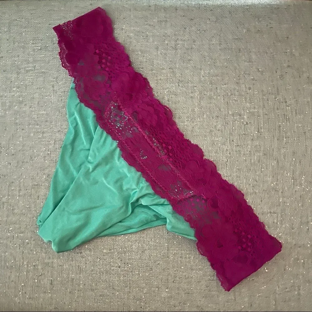 Beach Bunny Lace Bikini Bottom‎